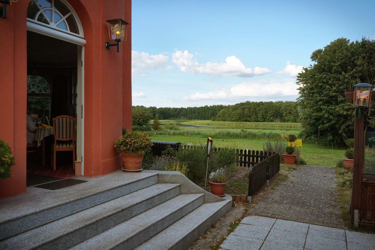 Altes Gutshaus-Federow Hotel Buitenkant foto